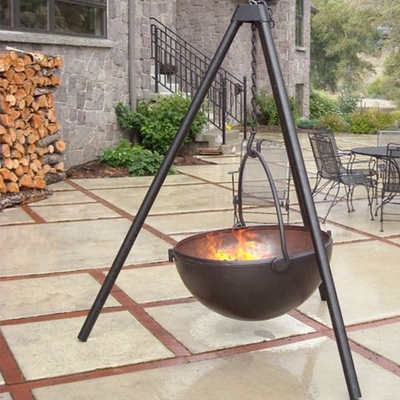 حامل ثلاثي القوائم من نوع Corten Steel Fire Globe معلق على شكل حفرة النار للشواء